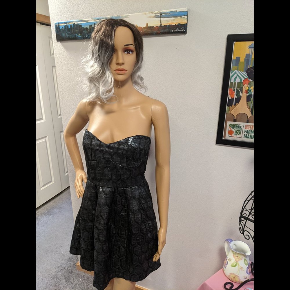 MINKPINK Black/silver shiny strapless dress